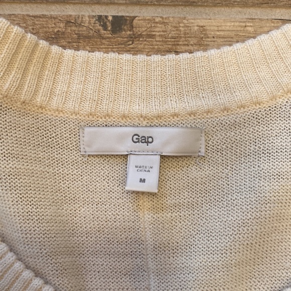 Gap Cream Sweater. Medium - Picture 2 of 4